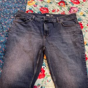 Lee capri jeans sized 24.